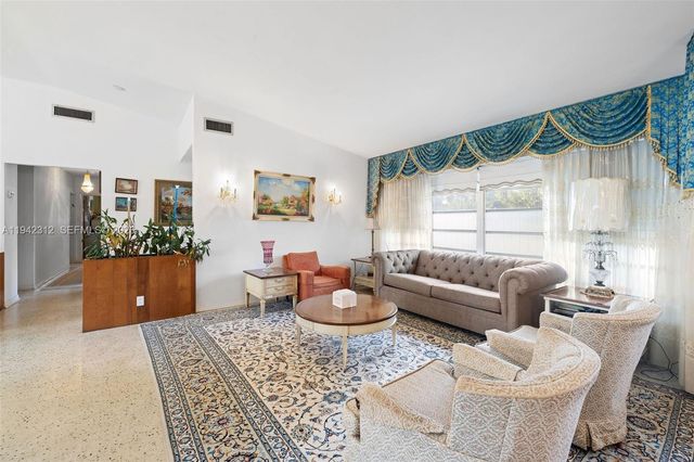 4601 Royal Palm Ave, Miami Beach, FL 33140