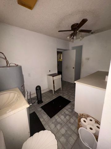 220 N Poe Street, San Angelo, TX 76903