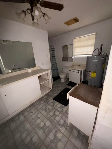 220 N Poe Street, San Angelo, TX 76903