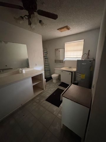 220 N Poe Street, San Angelo, TX 76903