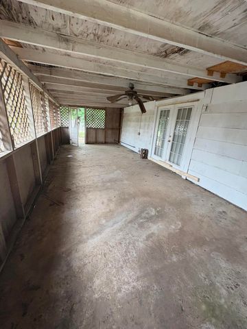 220 N Poe Street, San Angelo, TX 76903