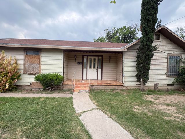 220 N Poe Street, San Angelo, TX 76903