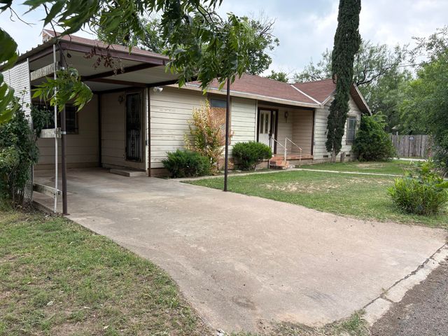 220 N Poe Street, San Angelo, TX 76903