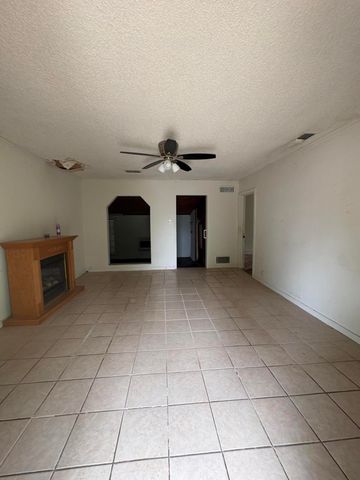 220 N Poe Street, San Angelo, TX 76903