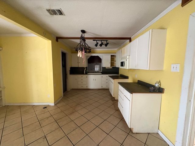 220 N Poe Street, San Angelo, TX 76903