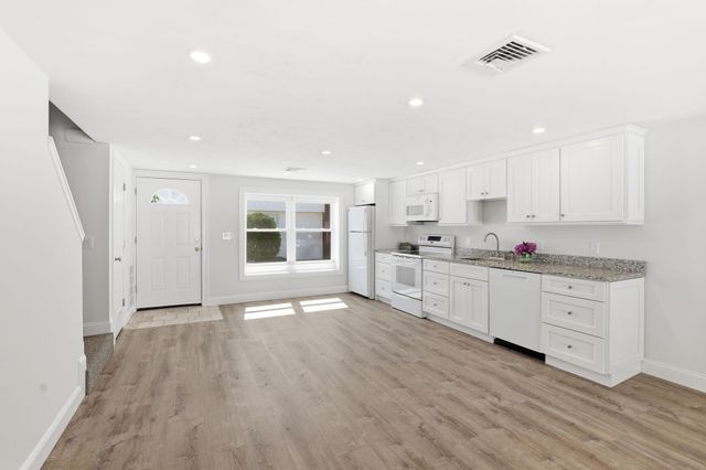 66 Pine Valley Dr 66 aka 27A, Falmouth, MA 02540