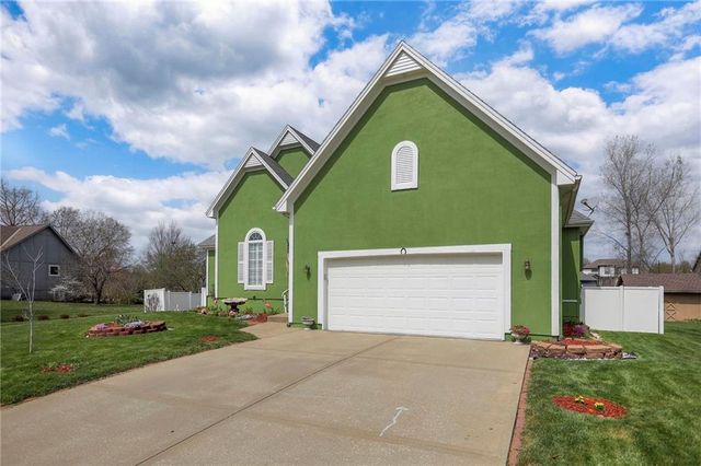 604 Oak Drive, Raymore, MO 64083