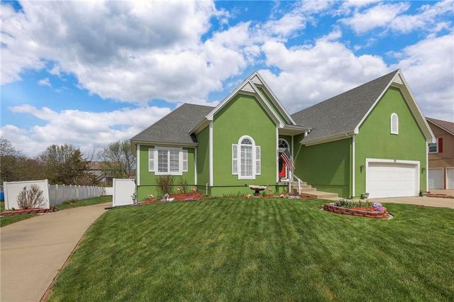604 Oak Drive, Raymore, MO 64083