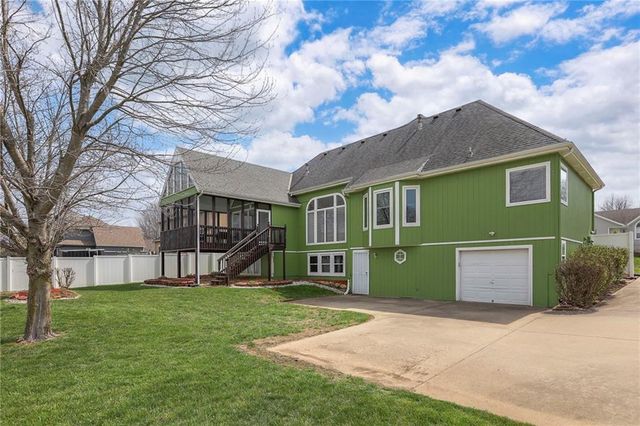 604 Oak Drive, Raymore, MO 64083
