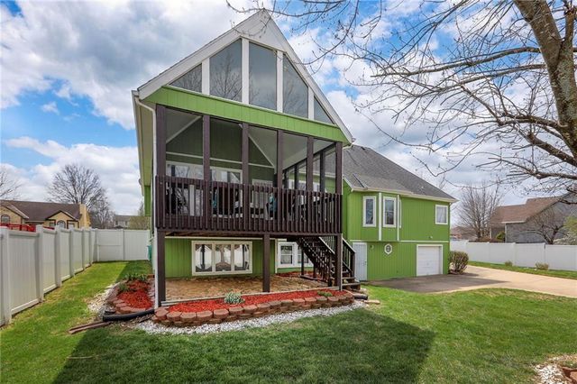 604 Oak Drive, Raymore, MO 64083