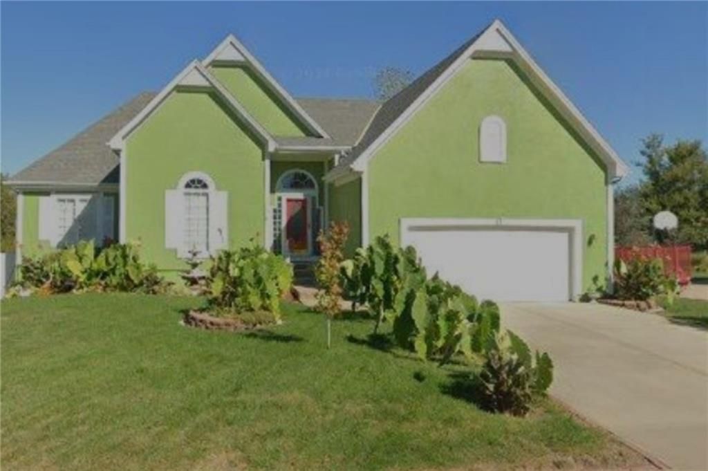 604 Oak Drive, Raymore, MO 64083