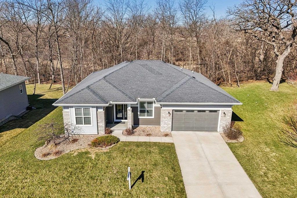 1158 Gracing Oaks Lane, Sun Prairie, WI 53590