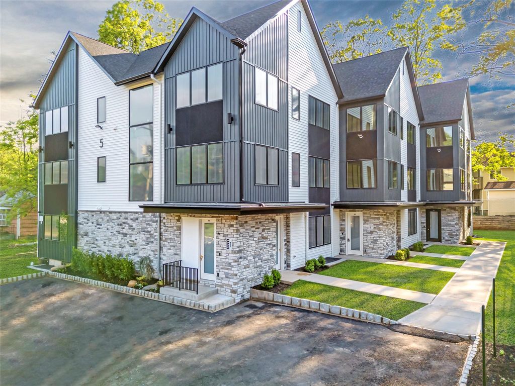 5 Francis Place 214, Monsey, NY 10952