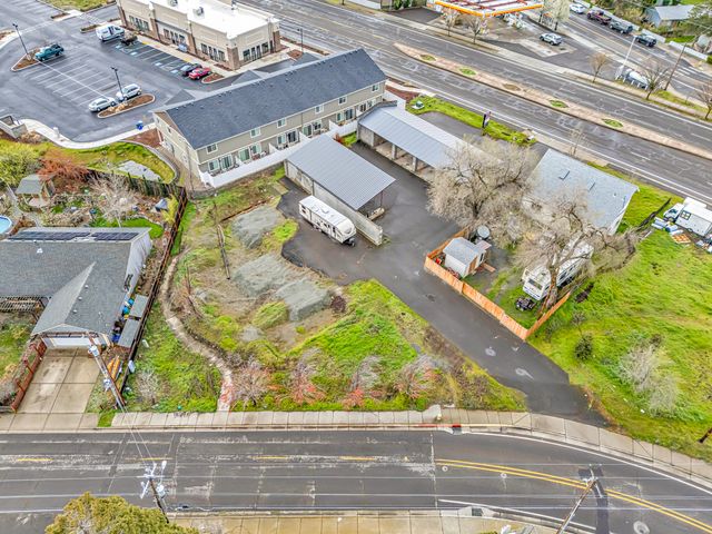 70 Suncrest Road, Talent, OR 97540
