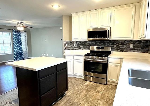 10450 Badger Ravine Street, Las Vegas, NV 89178