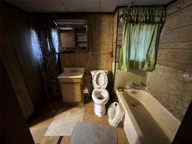402 Dixon Street, Terrell, TX 75160