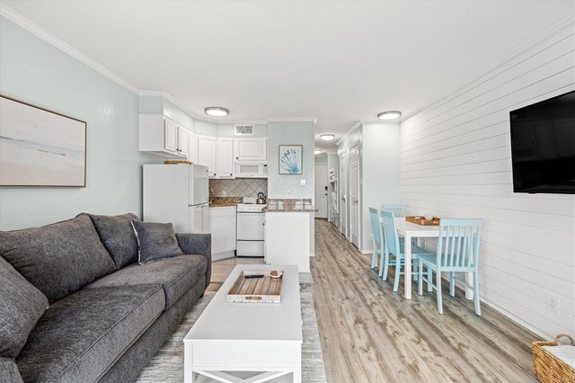 6102 Seawall Boulevard 380, Galveston, TX 77551
