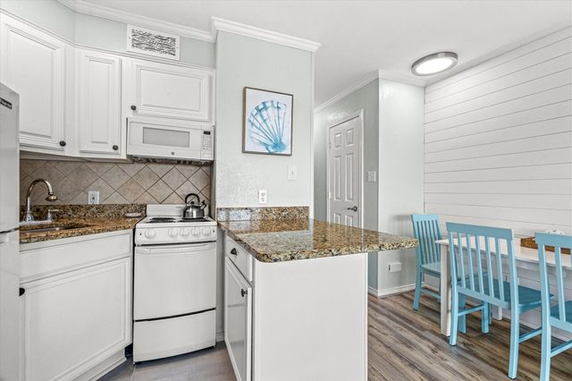 6102 Seawall Boulevard 380, Galveston, TX 77551