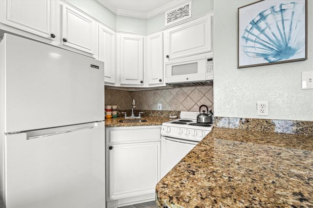 6102 Seawall Boulevard 380, Galveston, TX 77551