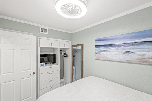 6102 Seawall Boulevard 380, Galveston, TX 77551