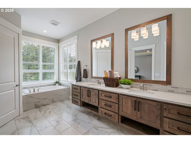 1825 Nw TANNER Ct, Camas, WA 98607