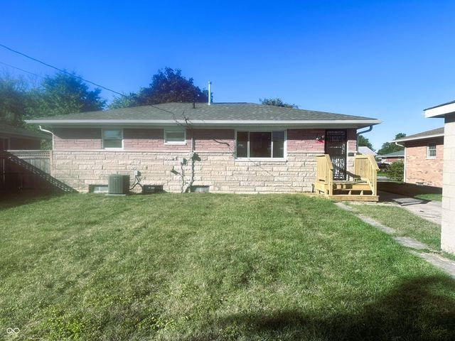 5555 Maplewood Drive, Speedway, IN 46224