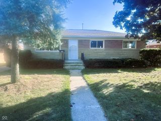 5555 Maplewood Drive, Speedway, IN 46224