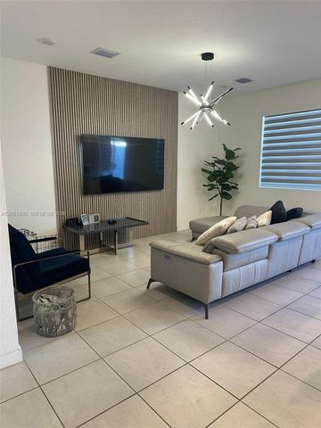 785 SE 18th Street, Homestead, FL 33034
