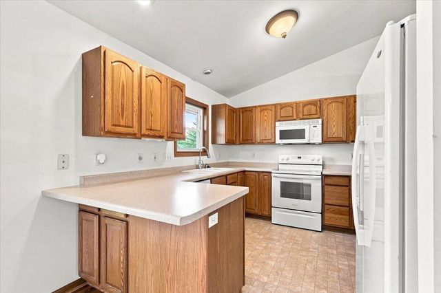 300 Martin DRIVE, Fredonia, WI 53021