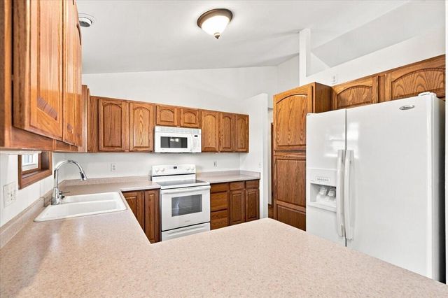 300 Martin DRIVE, Fredonia, WI 53021