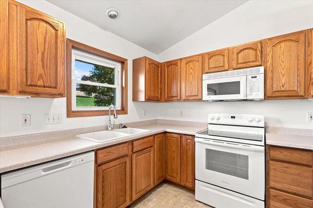 300 Martin DRIVE, Fredonia, WI 53021