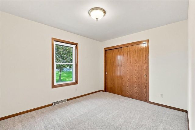 300 Martin DRIVE, Fredonia, WI 53021