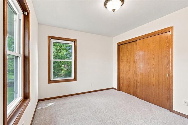 300 Martin DRIVE, Fredonia, WI 53021