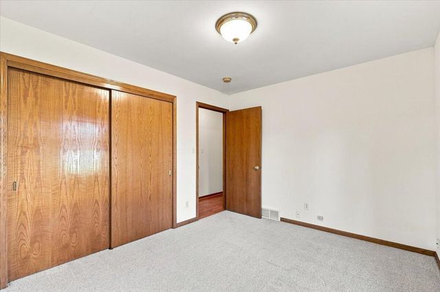 300 Martin DRIVE, Fredonia, WI 53021