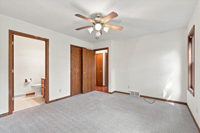 300 Martin DRIVE, Fredonia, WI 53021