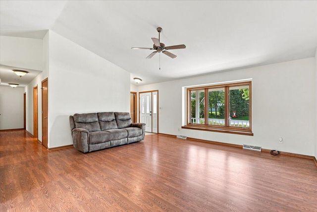 300 Martin DRIVE, Fredonia, WI 53021
