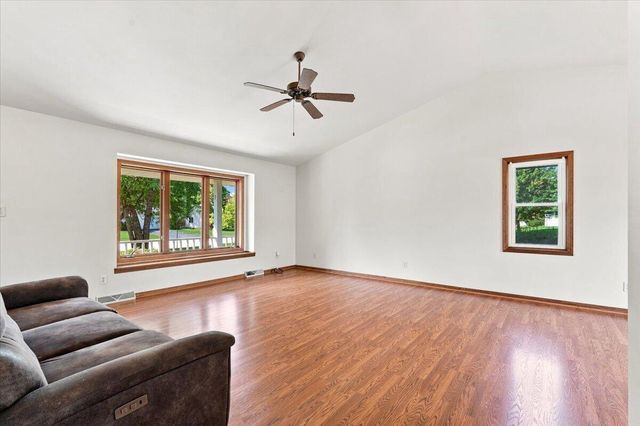 300 Martin DRIVE, Fredonia, WI 53021