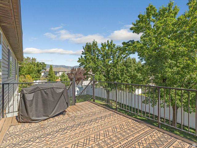 991 W OLDHAM DR, North Salt Lake, UT 84054