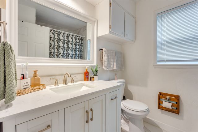 2012 Bradford Drive, Arlington, TX 76010