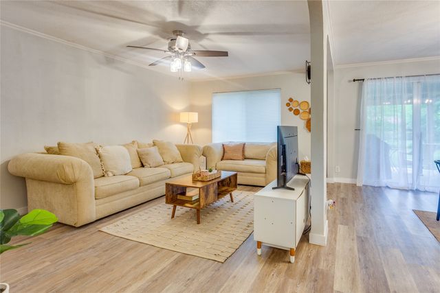 2012 Bradford Drive, Arlington, TX 76010