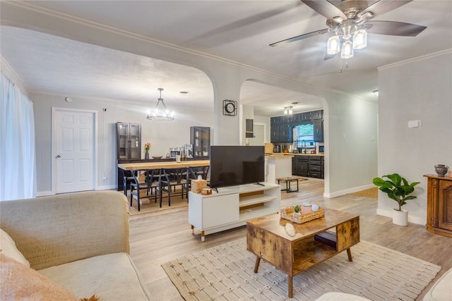 2012 Bradford Drive, Arlington, TX 76010