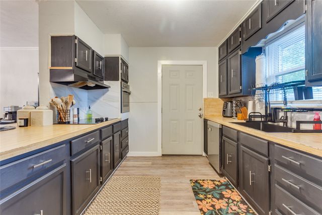 2012 Bradford Drive, Arlington, TX 76010