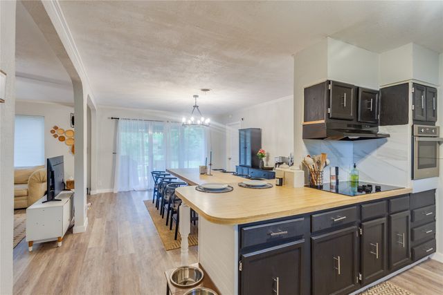 2012 Bradford Drive, Arlington, TX 76010