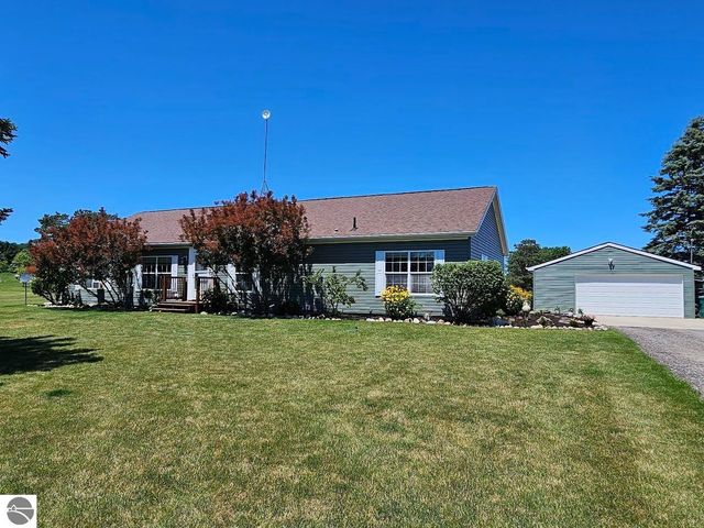 5557 E Pleasant Valley Road, Shepherd, MI 48883