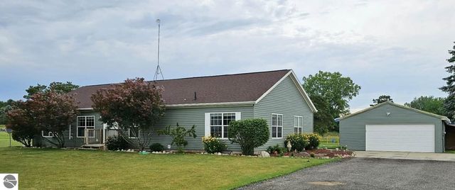 5557 E Pleasant Valley Road, Shepherd, MI 48883