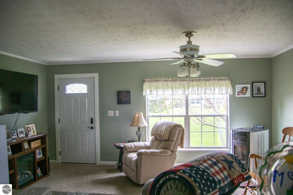 Image 14 of property listing at 5557 E Pleasant Valley Road, Shepherd, MI 48883