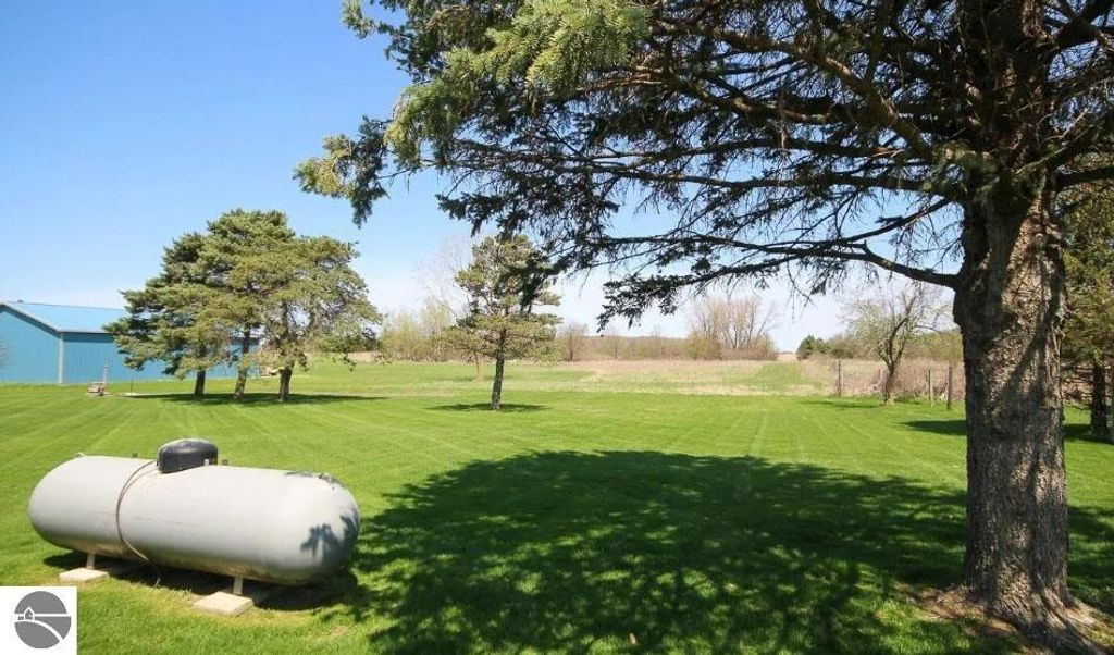 Image 35 of property listing at 5557 E Pleasant Valley Road, Shepherd, MI 48883