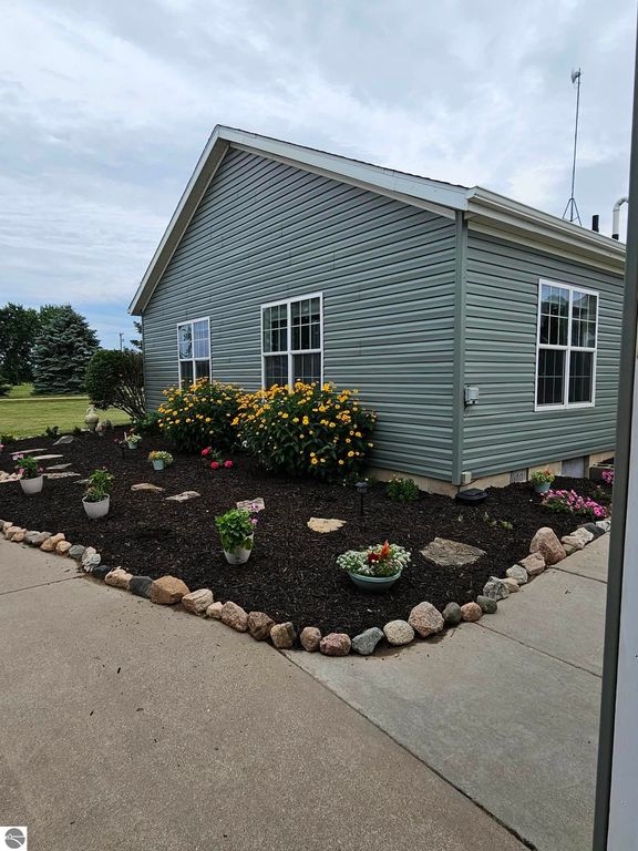 Image 4 of property listing at 5557 E Pleasant Valley Road, Shepherd, MI 48883