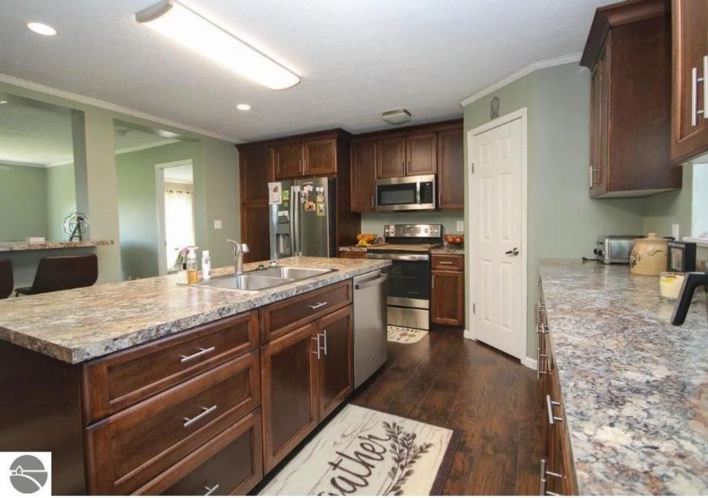 Image 7 of property listing at 5557 E Pleasant Valley Road, Shepherd, MI 48883