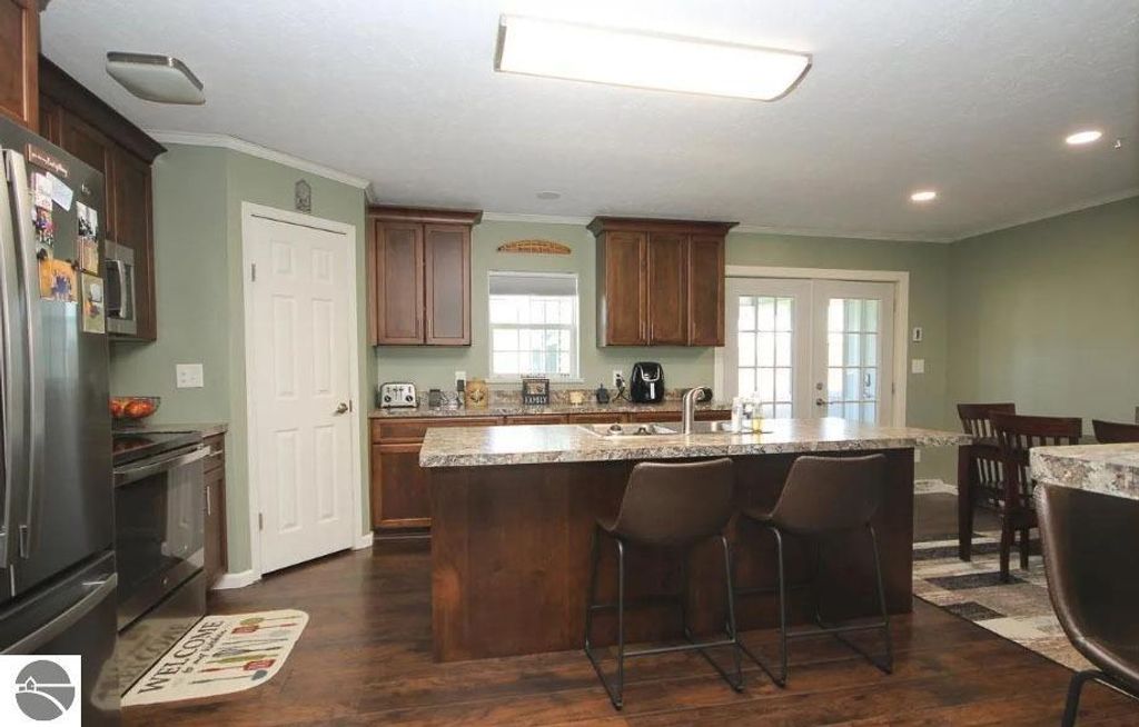 Image 8 of property listing at 5557 E Pleasant Valley Road, Shepherd, MI 48883